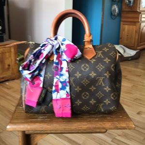 bag scarf lv